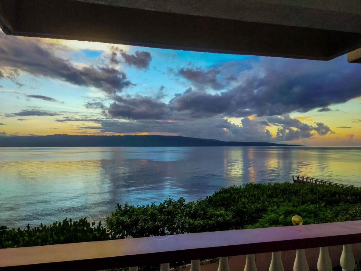 Wuthering Heights Bed & Breakfast By The Sea Dumaguete City Exteriör bild