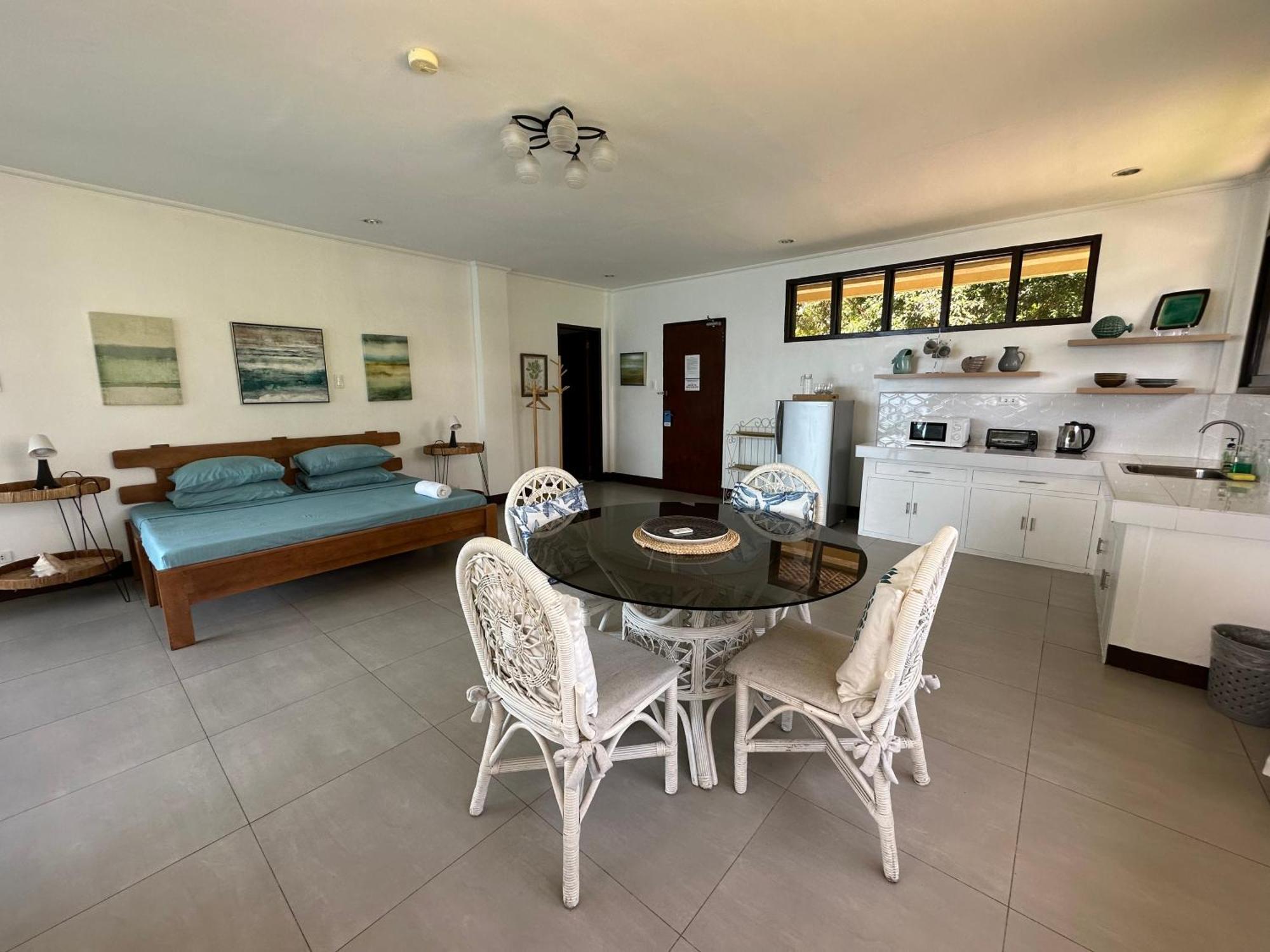 Wuthering Heights Bed & Breakfast By The Sea Dumaguete City Exteriör bild